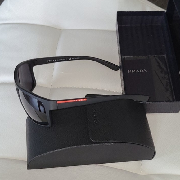 Prada sunglasses - Picture 2 of 4